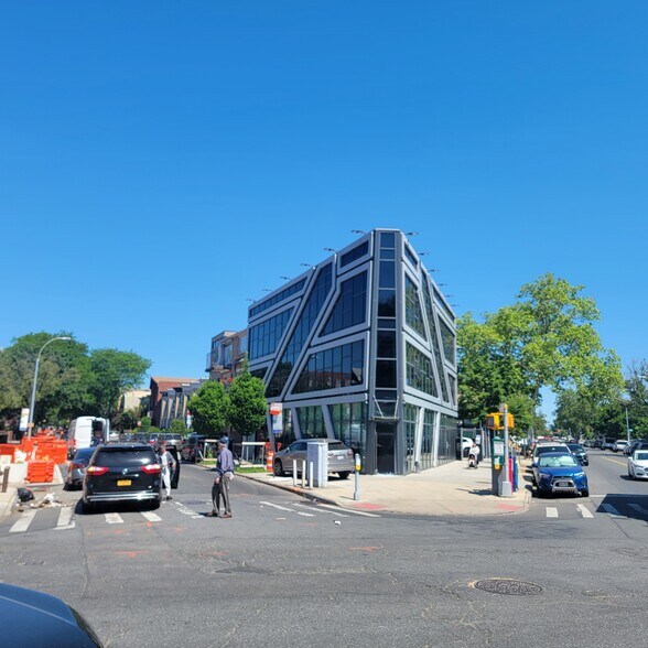 More Photos Of 678 Dahill Rd, Brooklyn Storefront Retail Residential For Lease