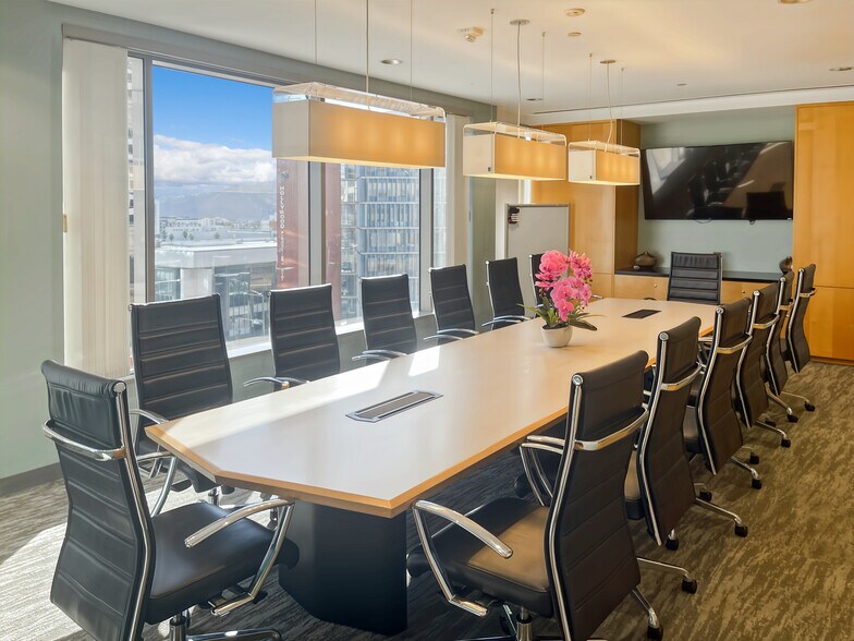 More Photos Of 450 N Brand Blvd, Glendale Coworking Space