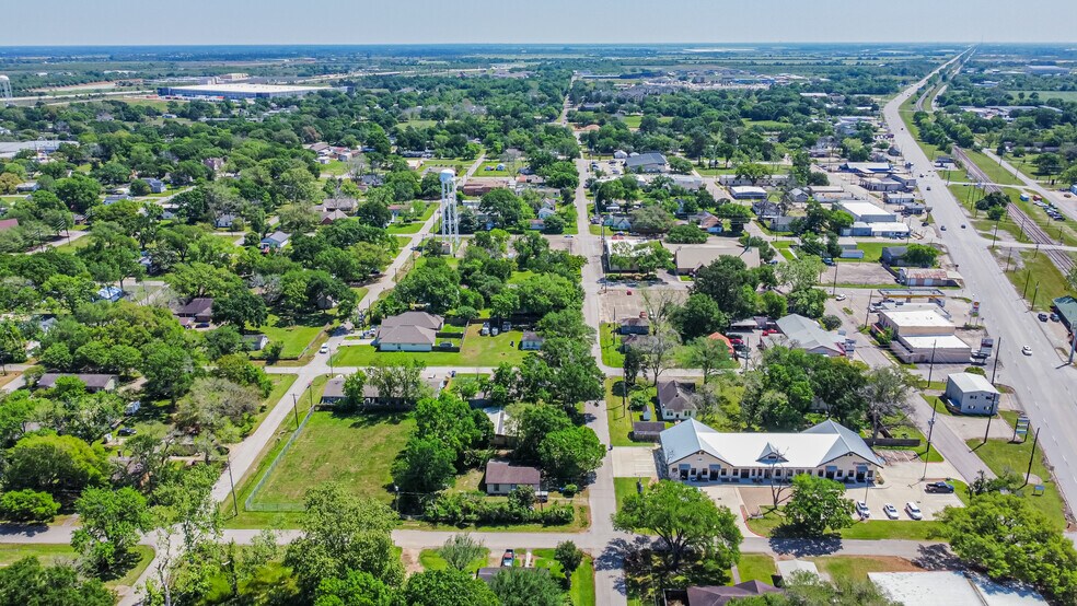 More Photos Of 1210 A St, Waller Medical For Lease