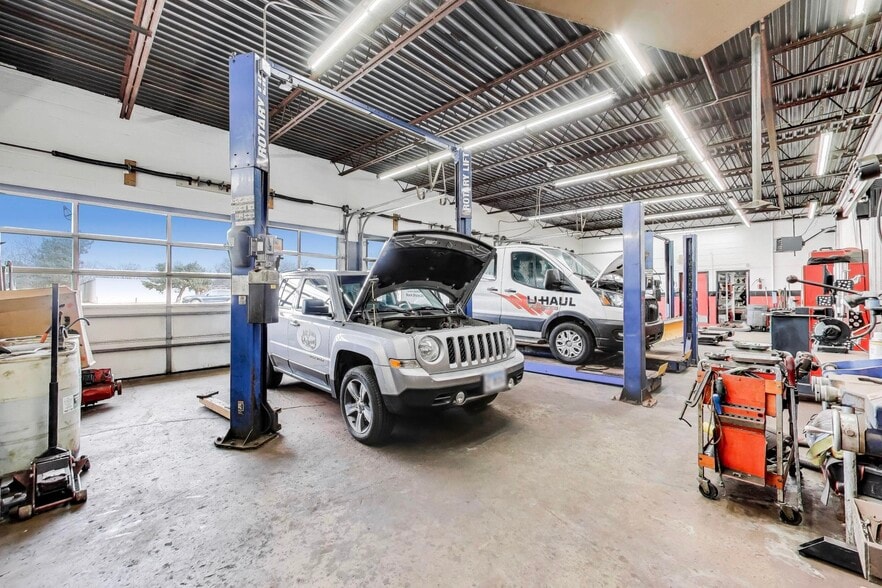 More Photos Of 18W455 Roosevelt Rd, Lombard Auto Repair For Sale