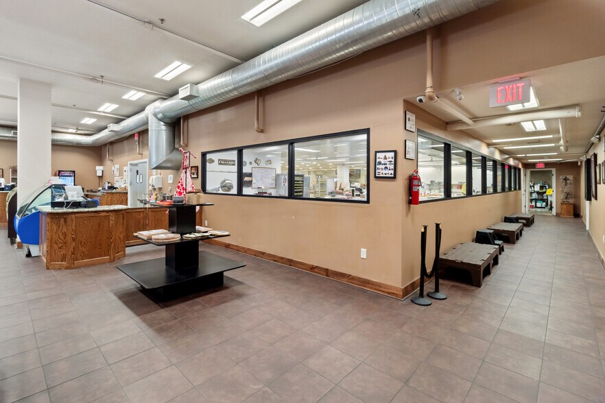 More Photos Of 211 N Main St, Bryan Storefront Retail Residential For Lease