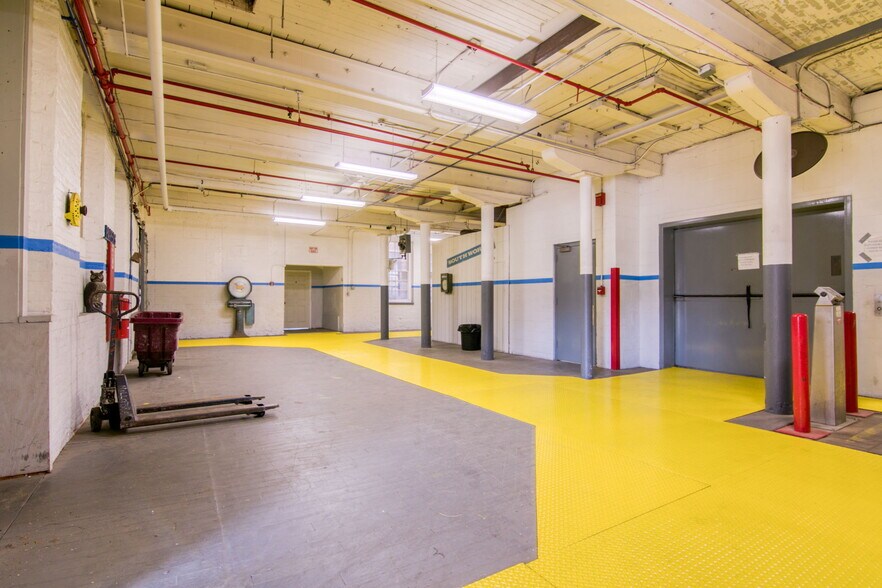 More Photos Of 150 Front St, West Springfield Light Manufacturing For Lease