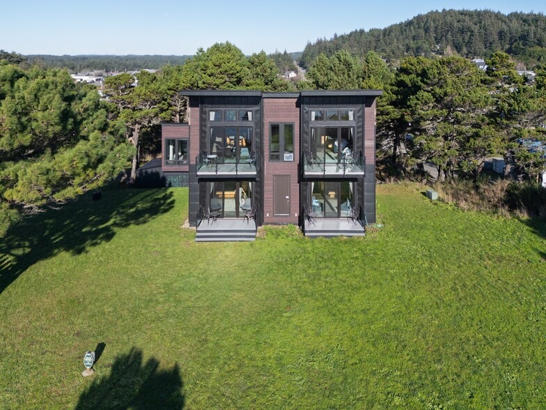 More Photos Of 409 Jackson St, Port Orford Specialty For Sale