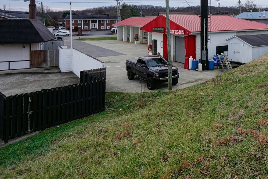 More Photos Of 3980 Teays Valley Rd, Hurricane General Retail For Sale