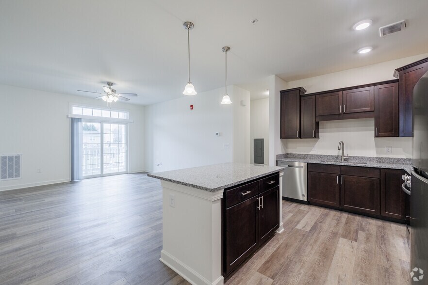 More Photos Of 41 Wttr Ln, Westminster Apartments For Sale