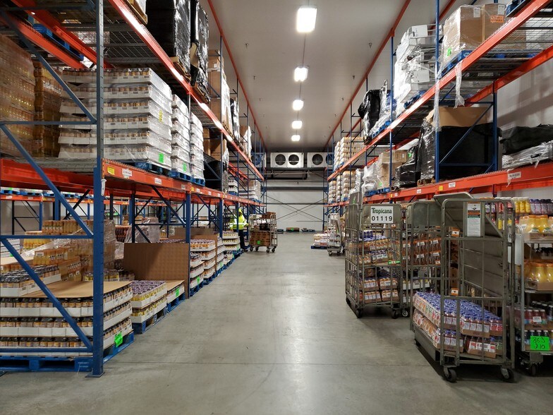 More Photos Of 15 Burton Dr, Cheshire Distribution For Lease