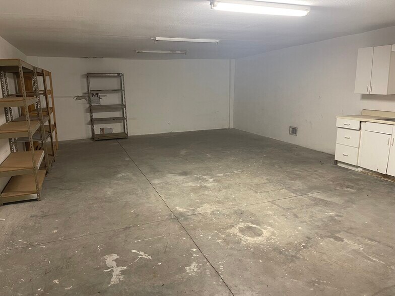 More Photos Of 1001 E Skagway Ave, Tampa Warehouse For Lease