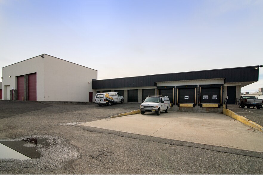 More Photos Of 590 Lordship Blvd, Stratford Warehouse For Sale