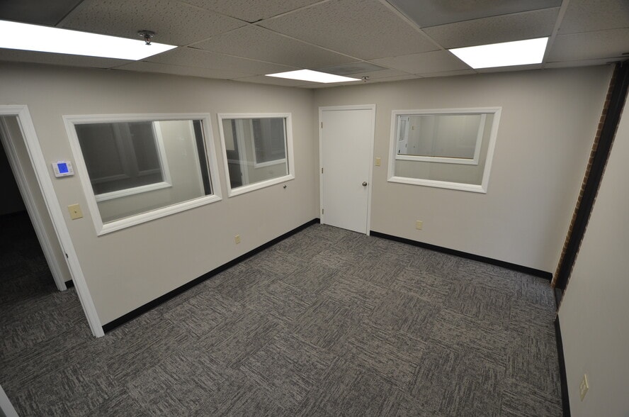 More Photos Of 4000 Brownsboro Rd, Winston-Salem Light Manufacturing For Lease