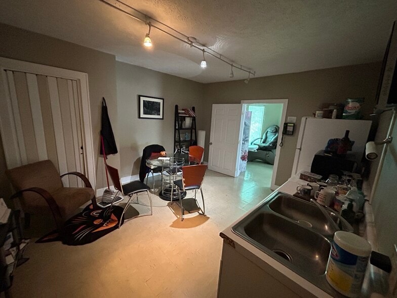 More Photos Of 6112 Benneville St, Cincinnati Freestanding For Sale