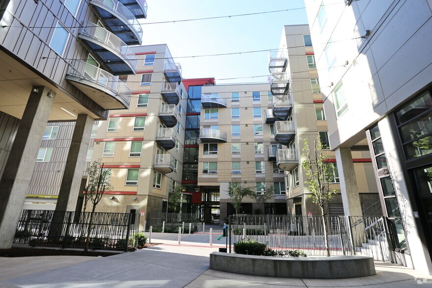 More Photos Of 4535 12th Ave NE, Seattle Apartments For Lease