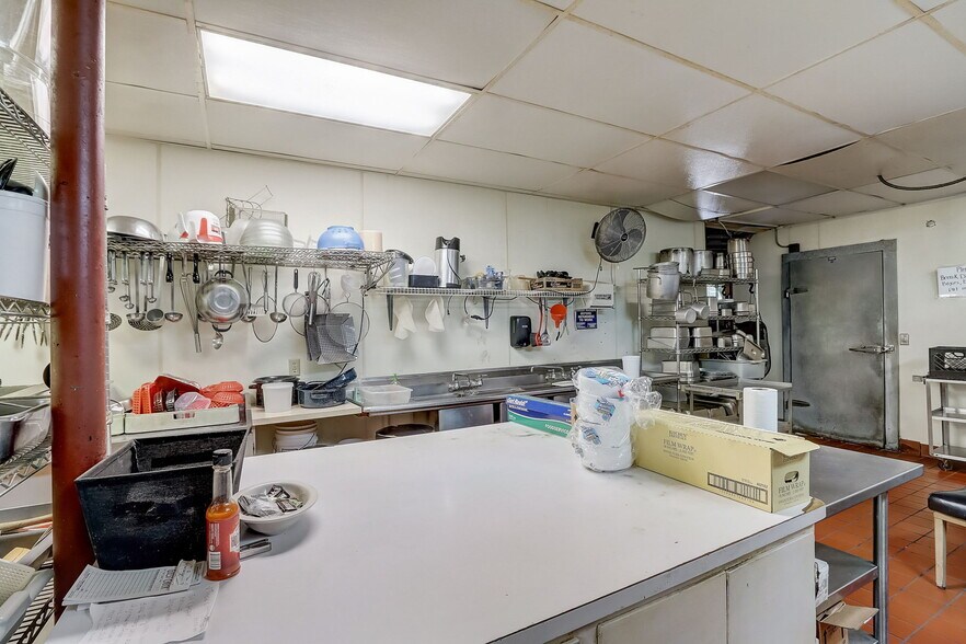 More Photos Of 711 W Racine St, Jefferson Restaurant For Sale