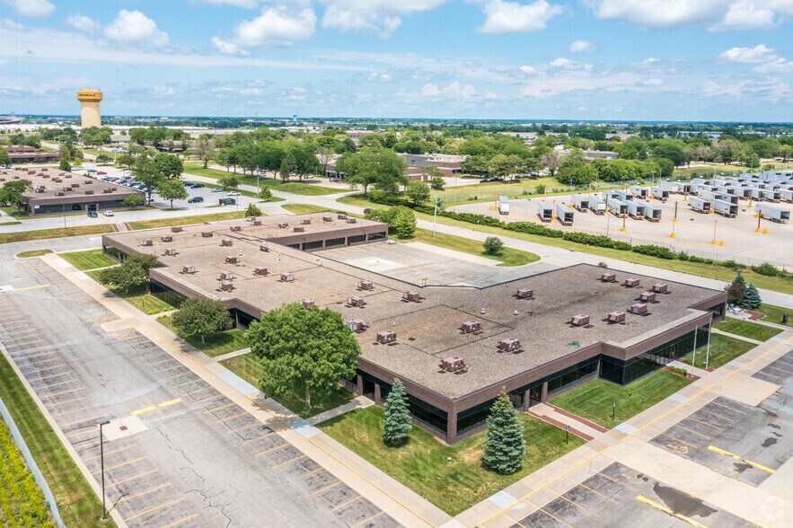 More Photos Of 4102 114th St, Urbandale Flex For Lease