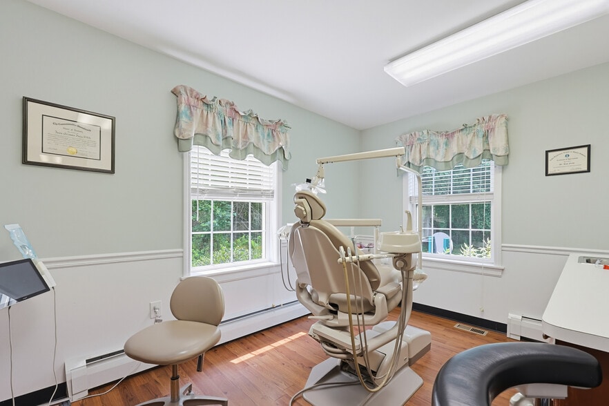 More Photos Of 620 Washington St, Franklin Medical For Sale