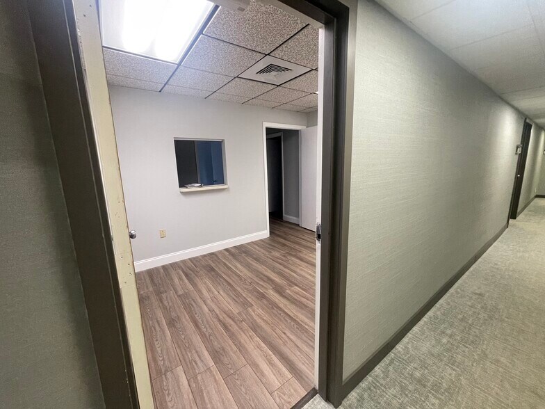 More Photos Of 2131 Hollywood Blvd, Hollywood Office Residential For Lease