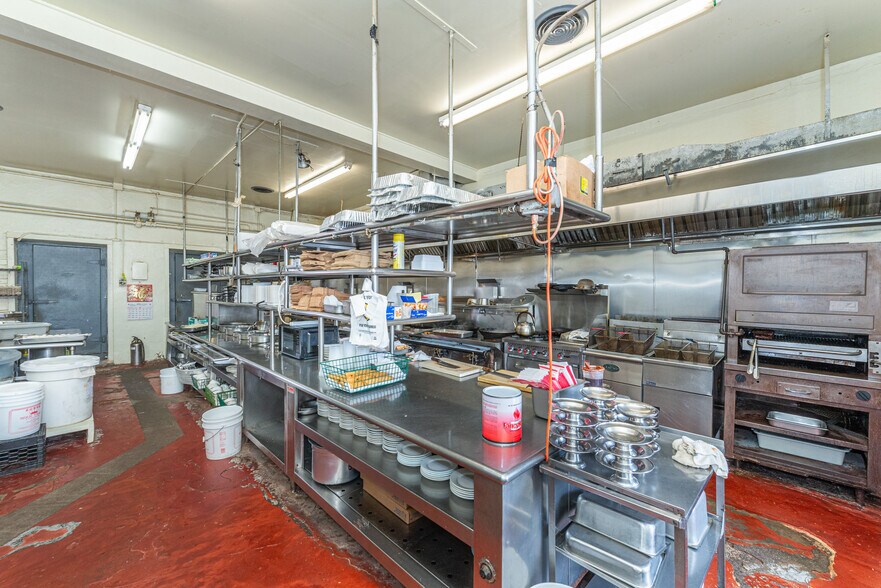 More Photos Of 768 Stuyvesant Ave, Lyndhurst General Retail For Sale