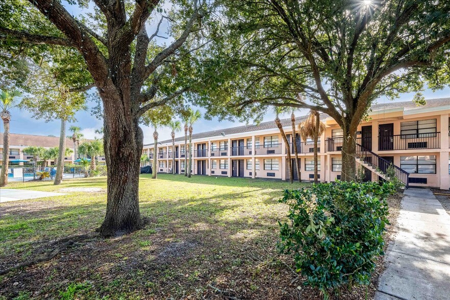 More Photos Of 510 Lane Ave S, Jacksonville Hotel For Sale