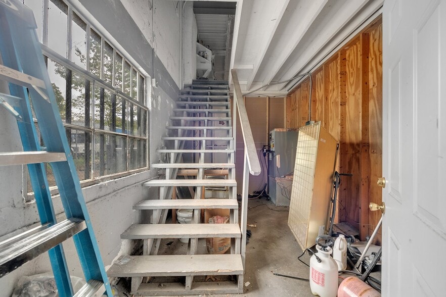 More Photos Of 2712-2716 Nevada Ave, Norfolk Research And Development For Lease