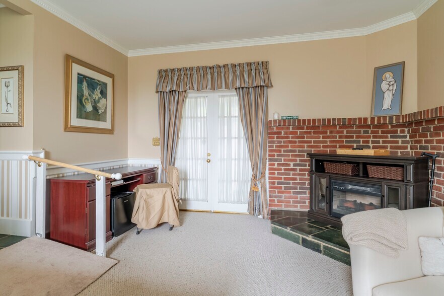 More Photos Of 610 New Hope Rd, Staunton Specialty For Sale