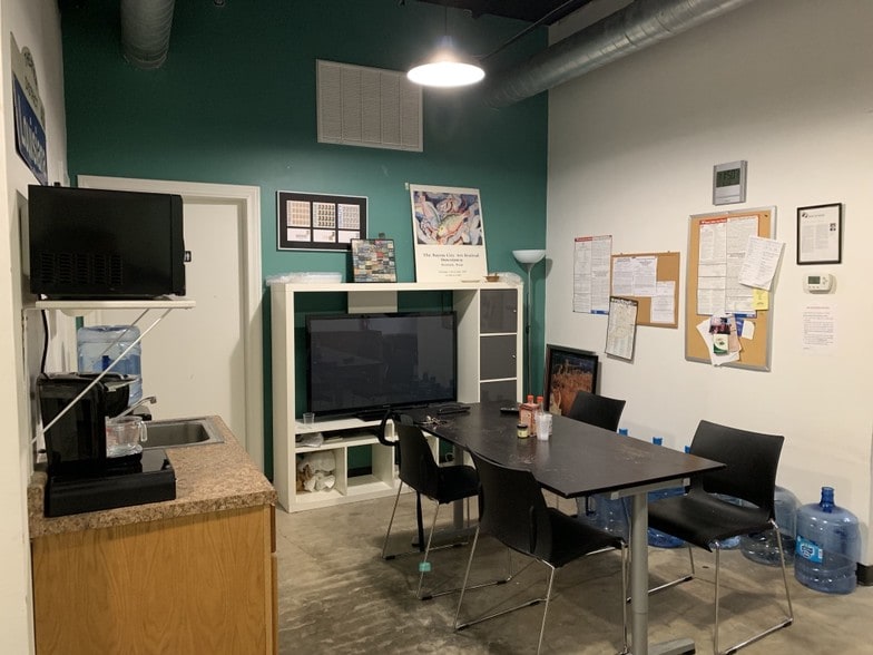 More Photos Of 1803 McGowen St, Houston Office For Sale