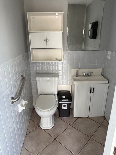 More Photos Of 3340 Palm Beach Blvd, Fort Myers Freestanding For Sale