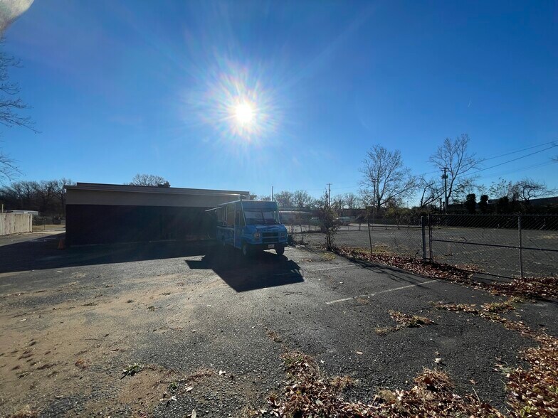 More Photos Of 9026 Pulaski Hwy, Middle River Freestanding For Lease