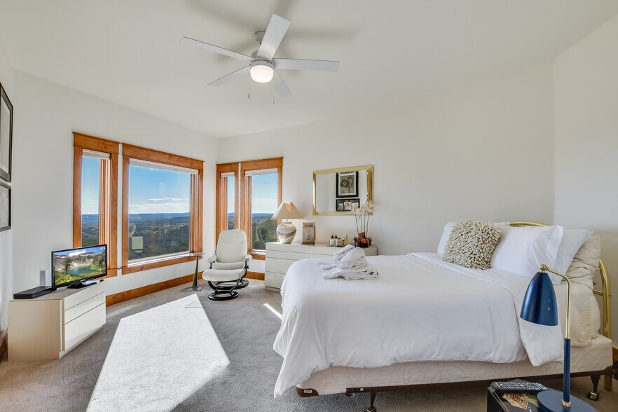 More Photos Of 610 Crystal Creek Dr, Austin Specialty For Sale