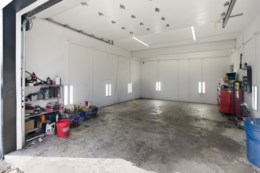 More Photos Of 1850 E Jericho Tpke, Huntington Auto Repair For Sale