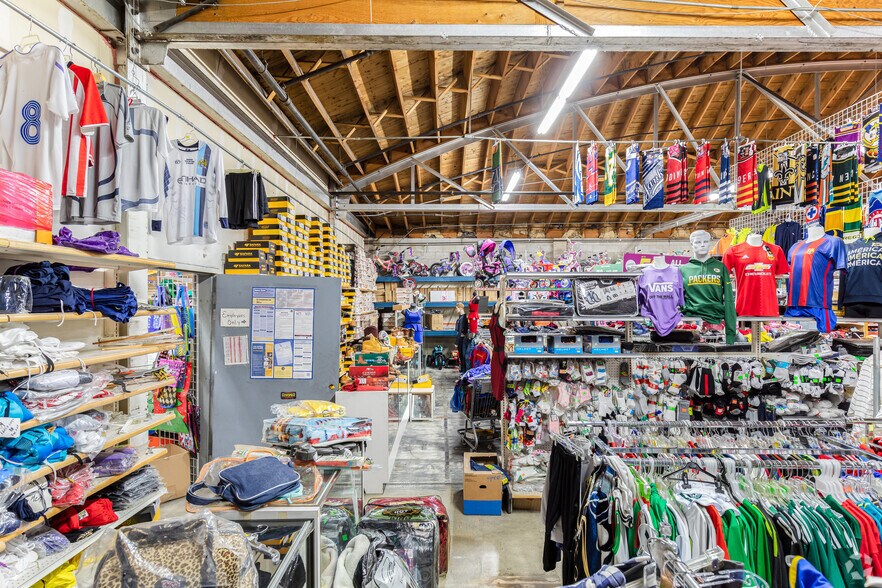 More Photos Of 1422-1462 S Redwood Rd, Salt Lake City Showroom For Sale