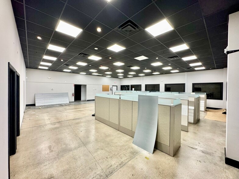 More Photos Of 2900 High Ridge Rd, Boynton Beach Warehouse For Lease