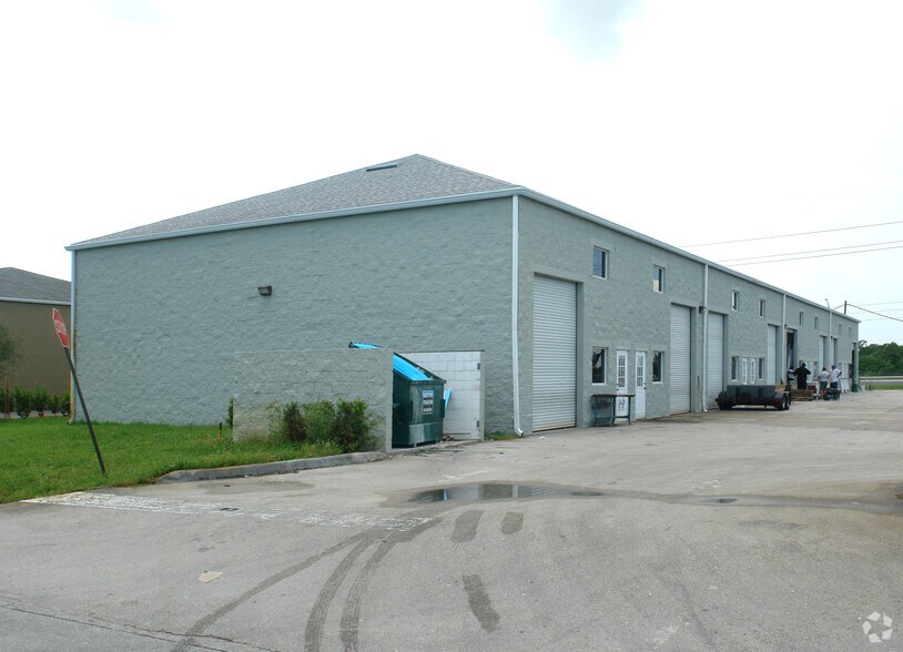 More Photos Of 1337 SW South Macedo Blvd, Port Saint Lucie Service For Lease