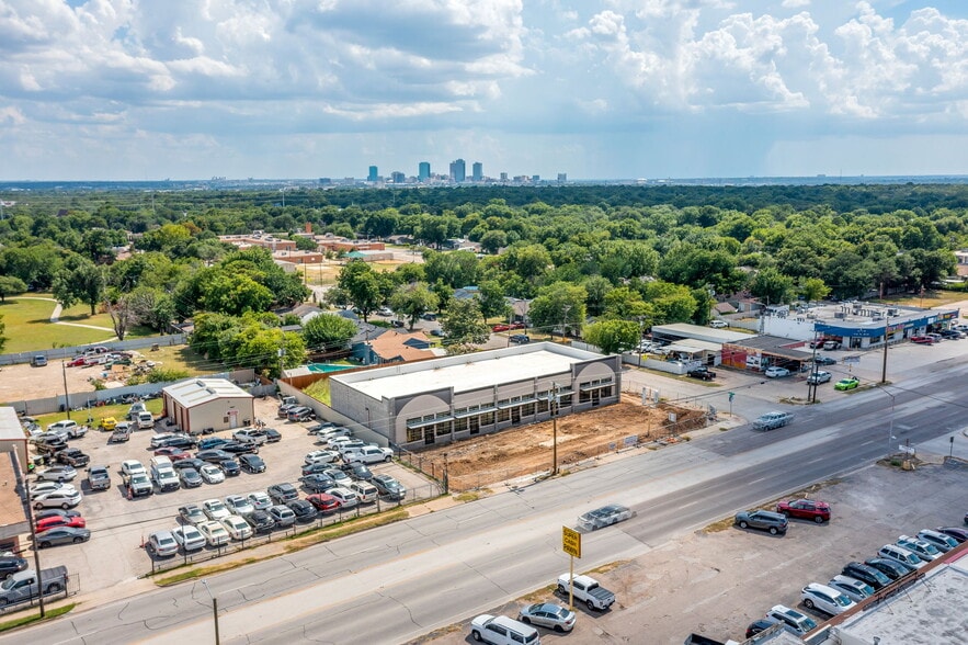 More Photos Of 3300 NE 28th St, Fort Worth General Retail For Lease