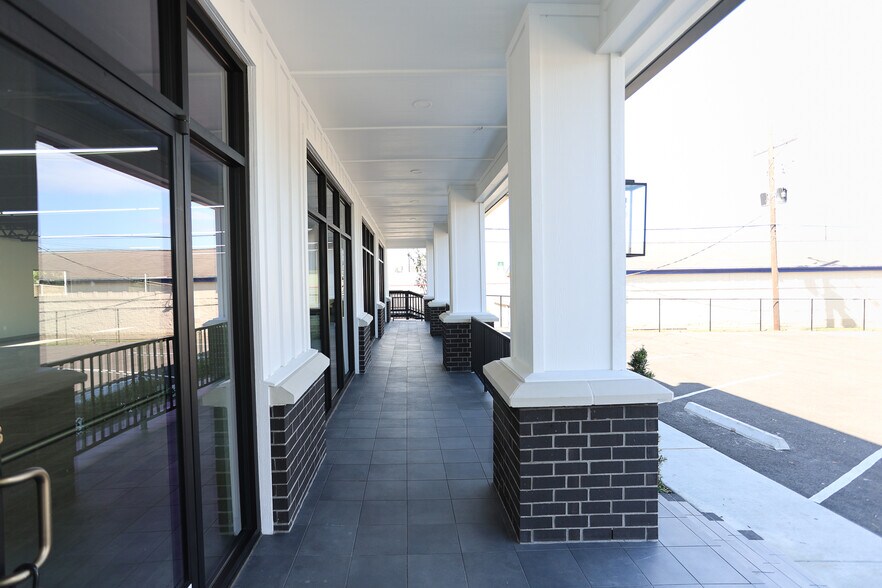 More Photos Of 2121 Timber Lane St, Conroe Storefront Retail Office For Sale