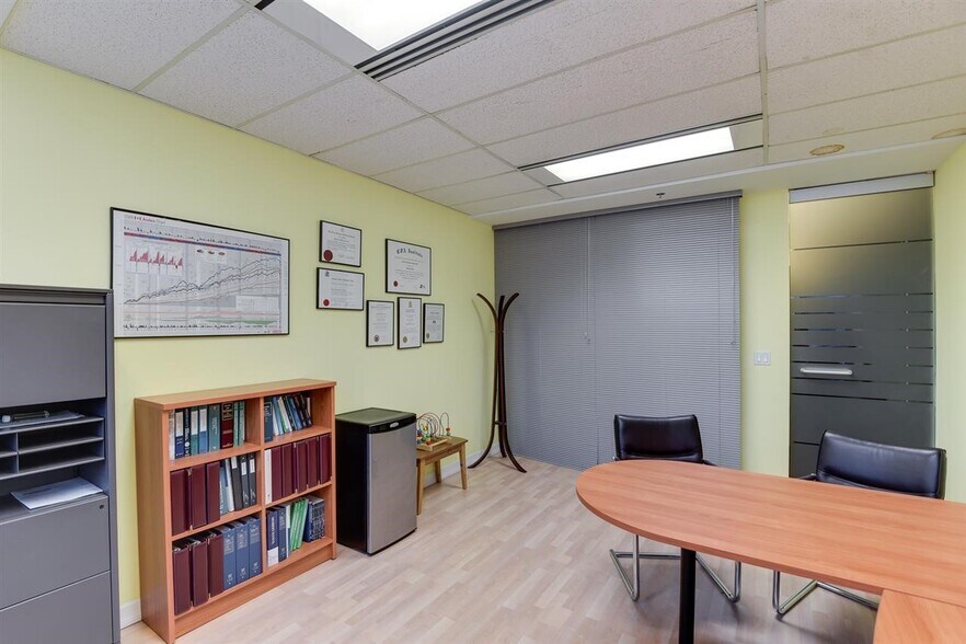 More Photos Of 938 Howe St, Vancouver Medical For Sale