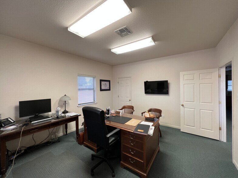 More Photos Of 409 Mallard Ln, Taylor Office Residential For Lease