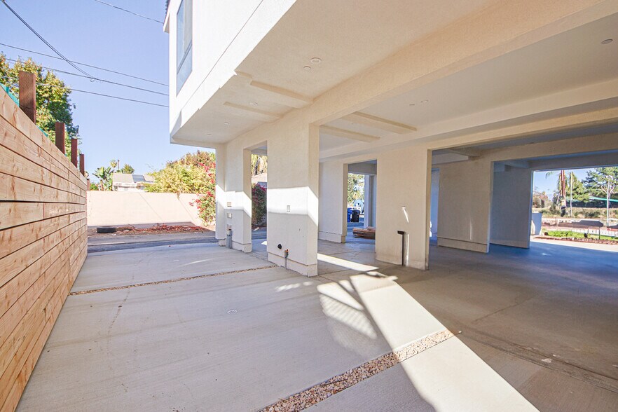 More Photos Of 6401 Odessa Ave, Lake Balboa Multifamily For Sale