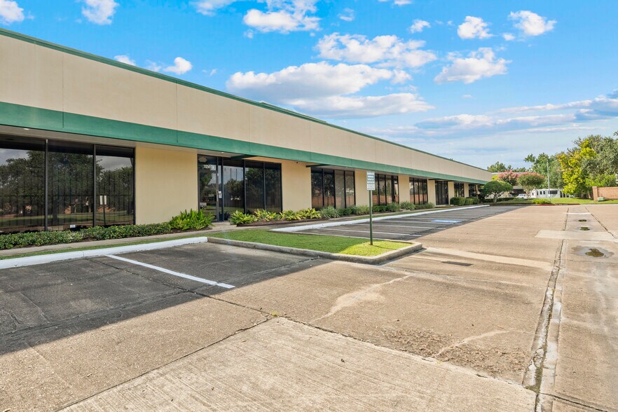 More Photos Of 11200-11248 Wilcrest Green Dr, Houston Unknown For Lease