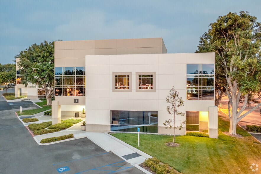 More Photos Of 1 Technology Dr, Irvine Light Manufacturing For Lease