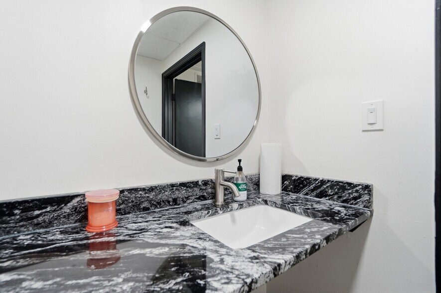 More Photos Of 12071-12079 Sheraton Ln, Cincinnati Medical For Sale