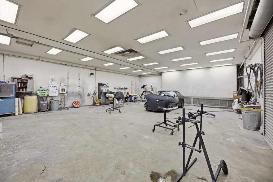 More Photos Of 13036 Lake City Way NE, Seattle Auto Dealership For Sale