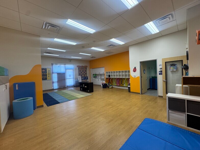 More Photos Of 19436 Ventura Blvd, Tarzana Daycare Center For Lease