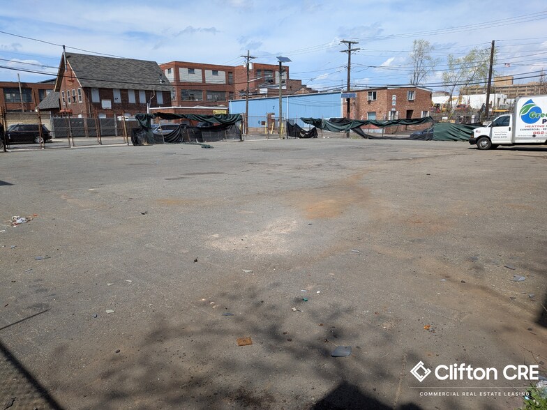 More Photos Of 19-37 Delaware Ave, Passaic Warehouse For Lease