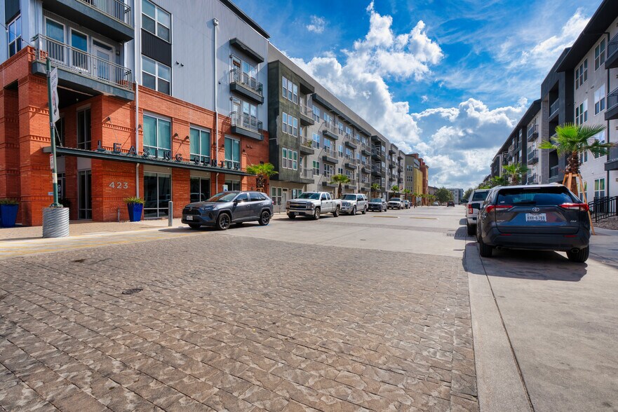 More Photos Of 423 Blue Star, San Antonio Apartments For Lease