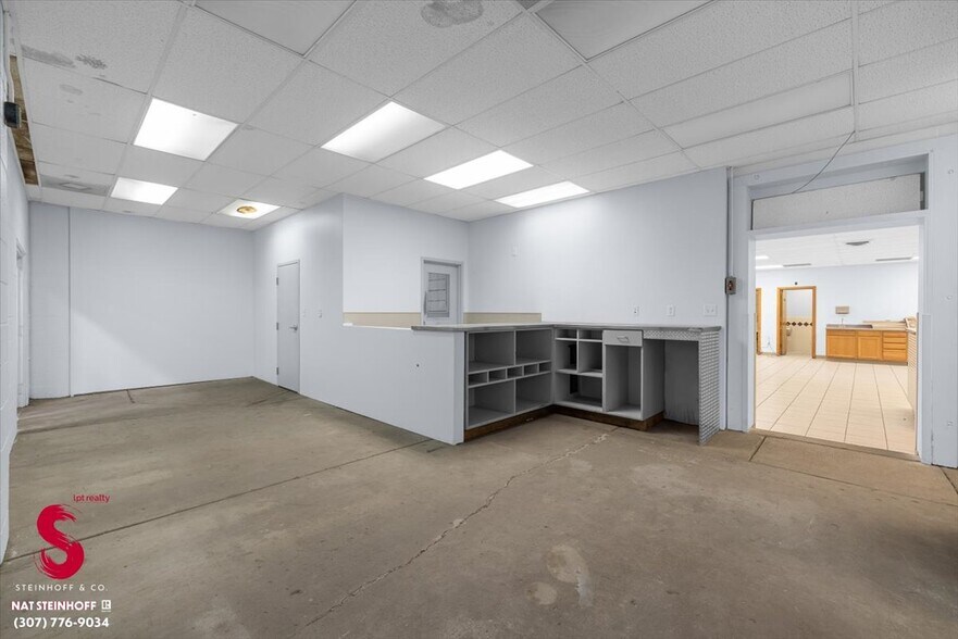 More Photos Of 4113 W Yellowstone Hwy, Casper Flex For Sale