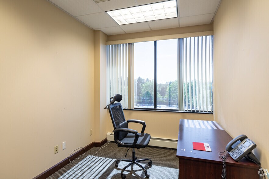 More Photos Of 500 Craig Rd, Manalapan Township Office For Lease