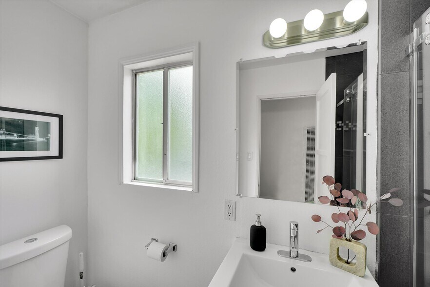 More Photos Of 828 Hill St, Santa Monica Apartments For Sale