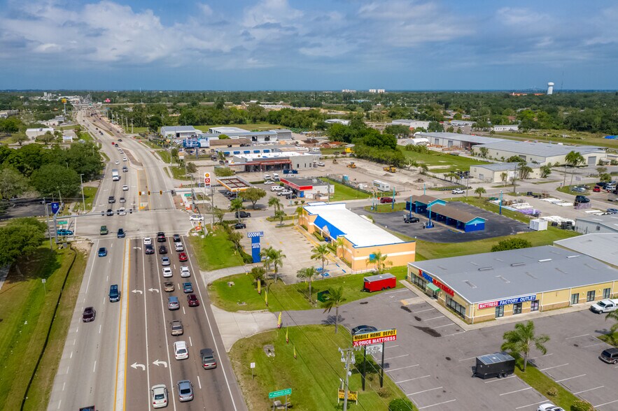 More Photos Of 1210 10th St E, Palmetto Freestanding For Lease