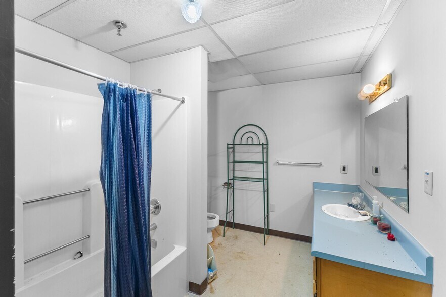 More Photos Of 115 Mill St, Warrenville Manufacturing For Sale