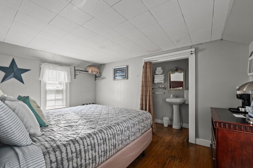 More Photos Of 291 Endicott St N, Laconia Hotel For Sale