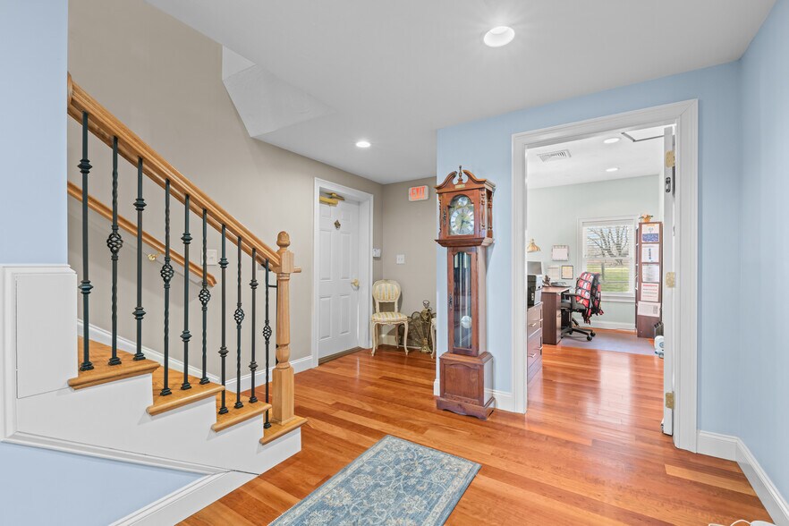 More Photos Of 385 South St, Shrewsbury Office For Sale